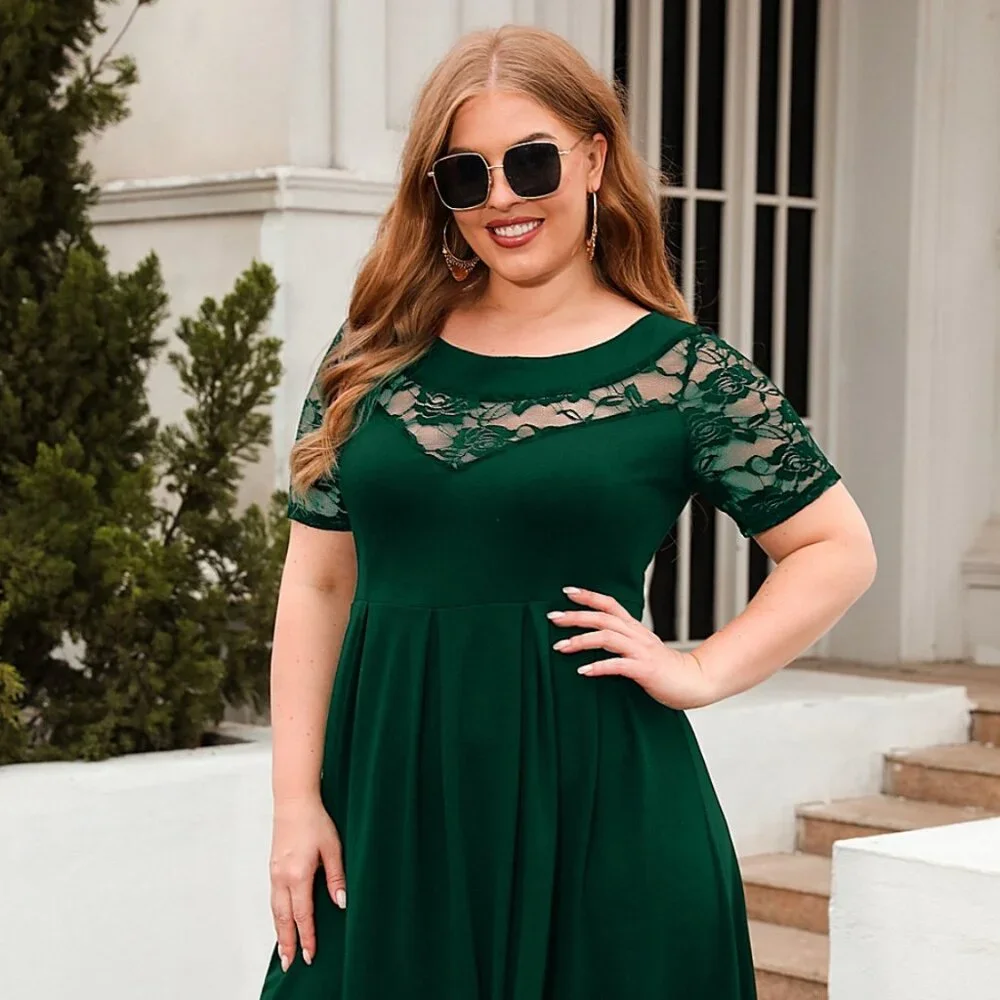 Plus Size Ruched Round Neck Short Sleeve Dress - Picture 2 of 8